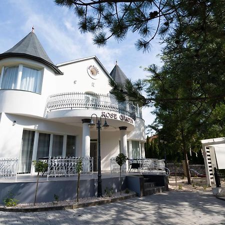 Villa Rose Garden Ньиредьхаза Экстерьер фото