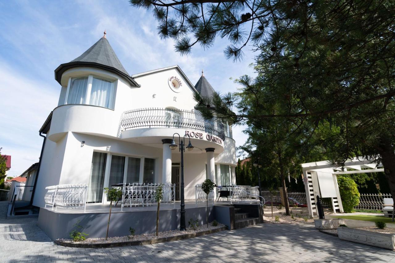Villa Rose Garden Ньиредьхаза Экстерьер фото