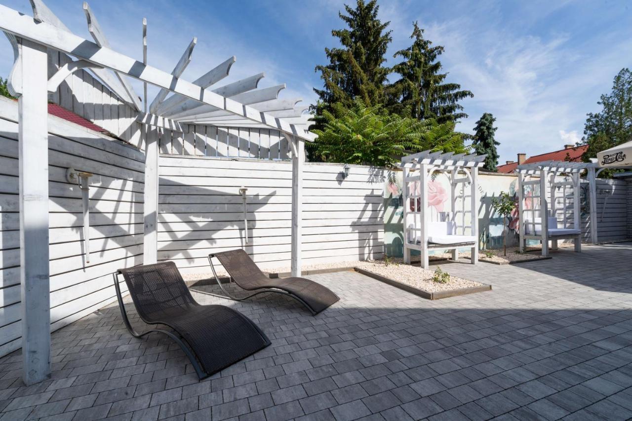 Villa Rose Garden Ньиредьхаза Экстерьер фото