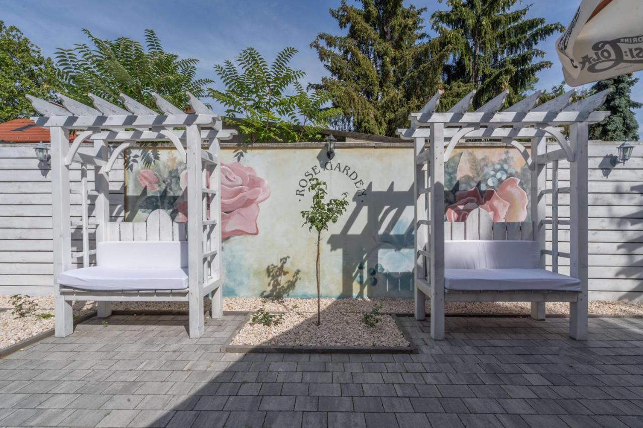 Villa Rose Garden Ньиредьхаза Экстерьер фото