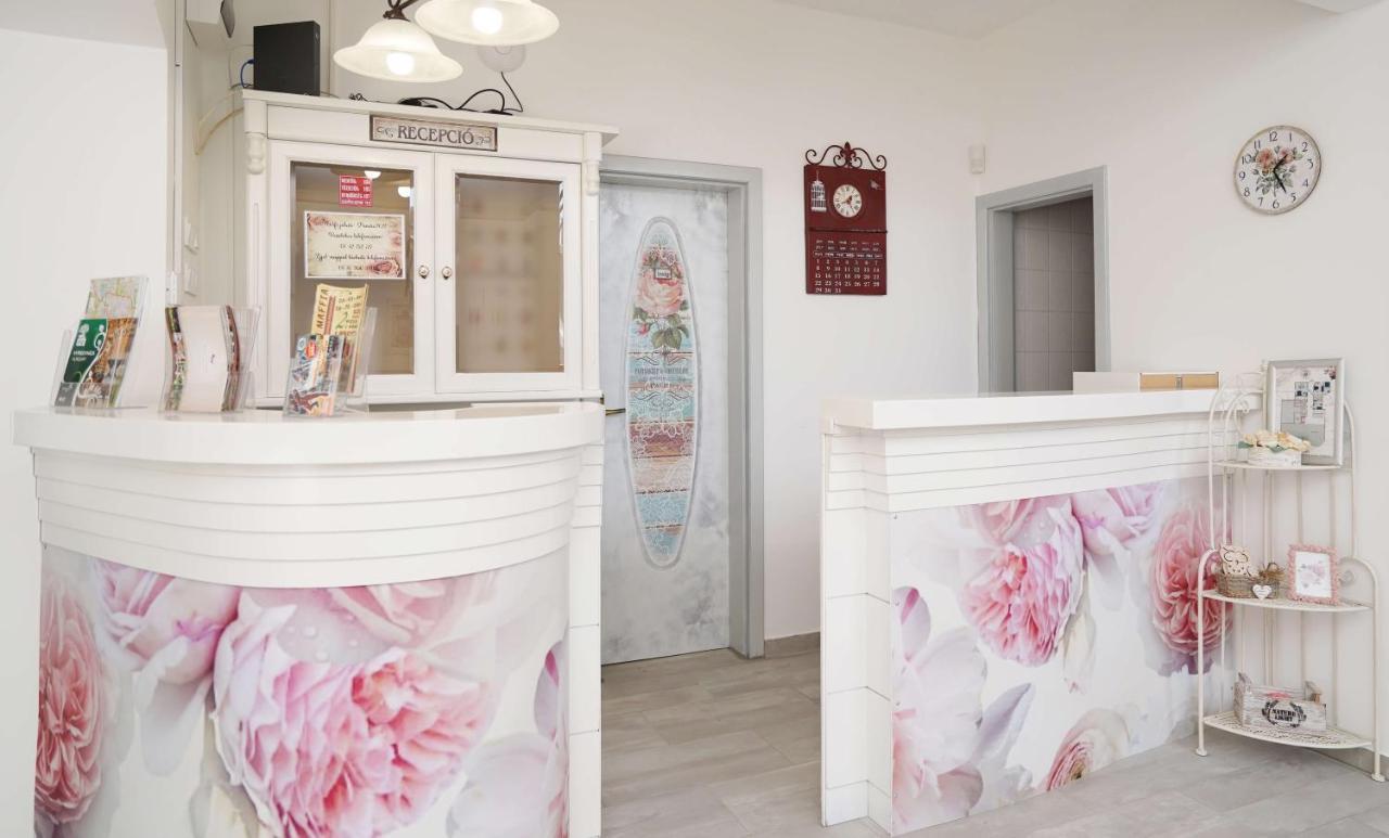 Villa Rose Garden Ньиредьхаза Экстерьер фото