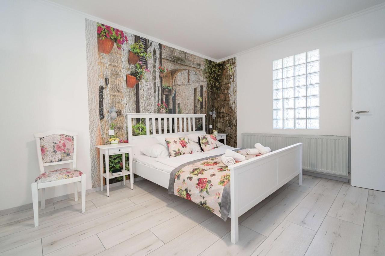 Villa Rose Garden Ньиредьхаза Экстерьер фото