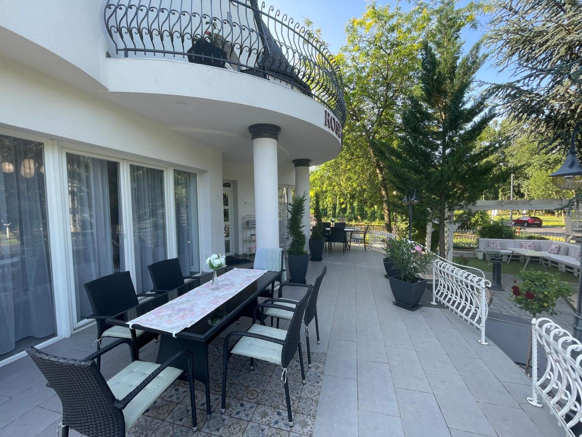 Villa Rose Garden Ньиредьхаза Экстерьер фото