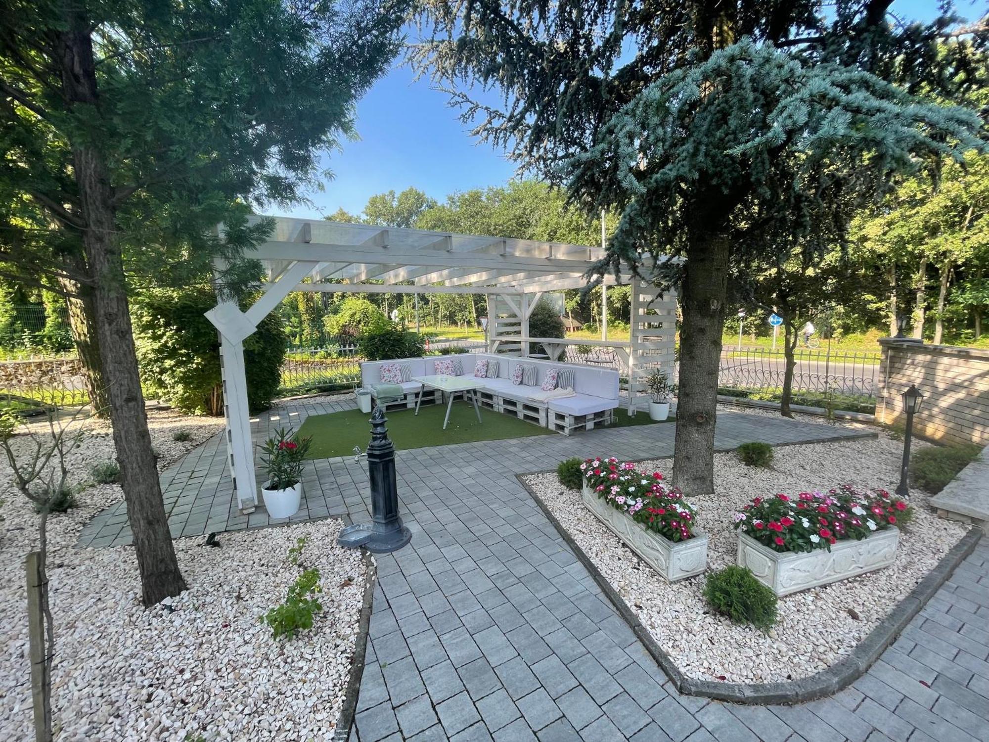 Villa Rose Garden Ньиредьхаза Экстерьер фото